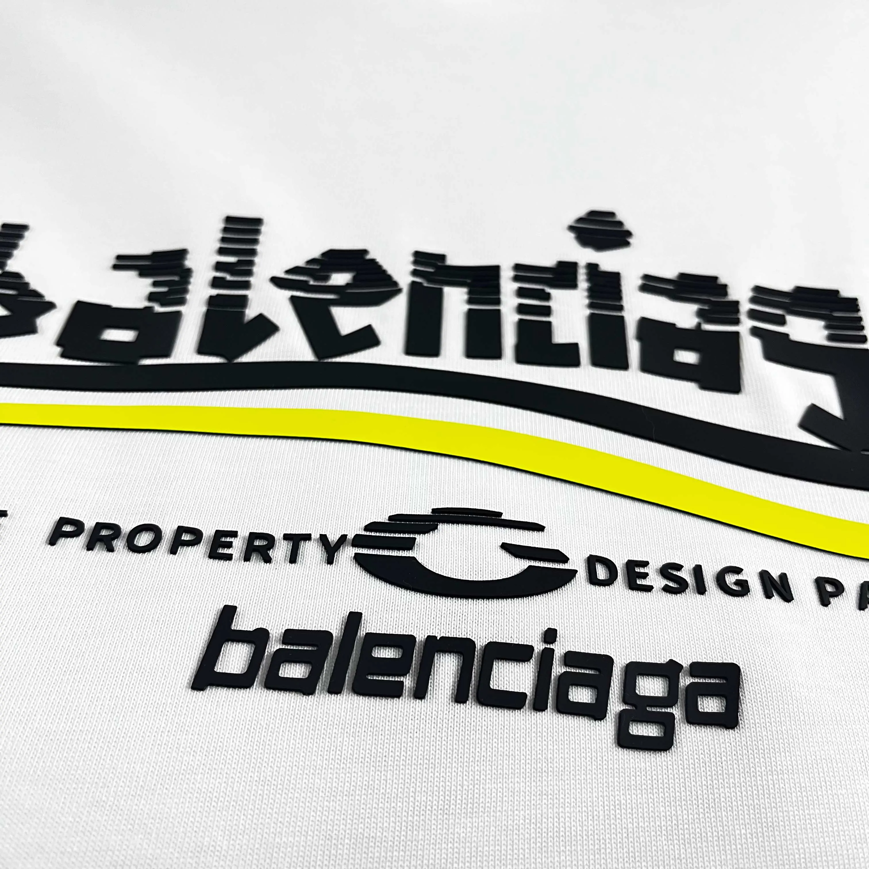BAL* * 2025 New Arrival T Classic T Same Style ：Black White Size： S （90-130 ） M （120-150 ） L （140-165 ） XL （160-180 ） XXL （180-210 ）